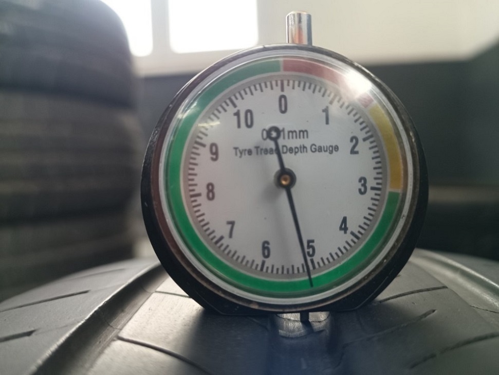 205/60 R16 MICHELIN (2216) - 2