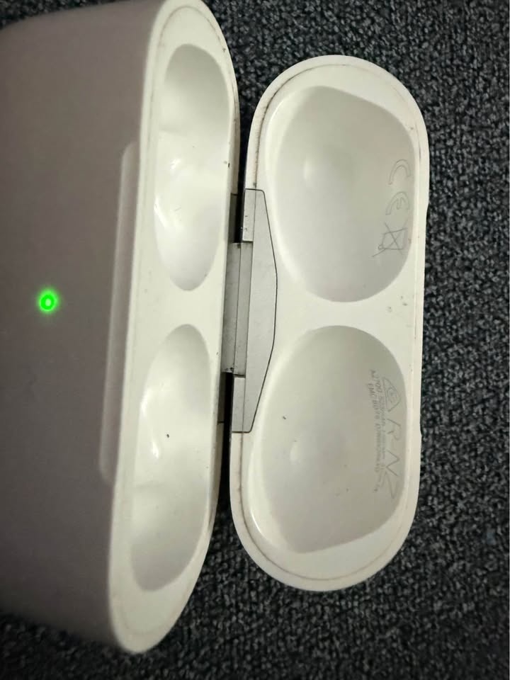 Náhradní nabíjecí pouzdro case AirPods Pro 2 original - 2