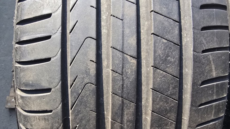 Letní pneu 235/45/18 Pirelli - 2