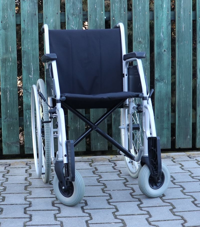 015-Mechanický invalidní vozík Meyra. - 2
