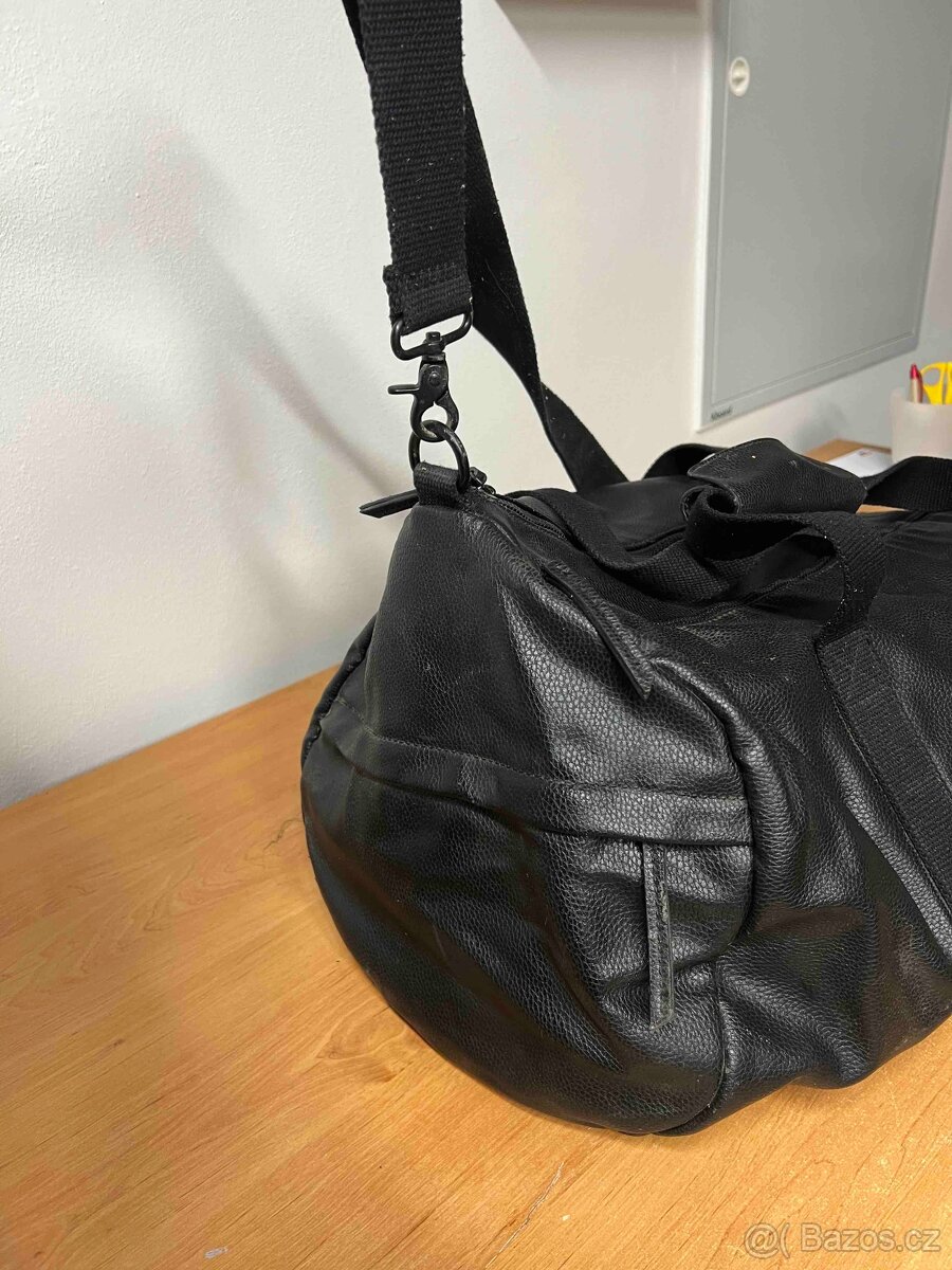 Černá taška. - 2