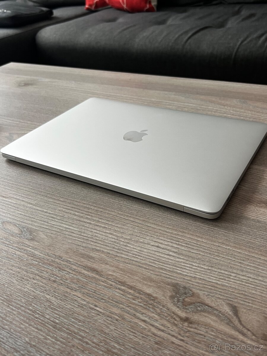 Apple MacBook Pro 13" s Touch Barem (2016) - i5 / 8GB - 2