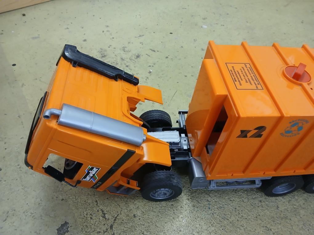 Bruder popelářské auto - 2