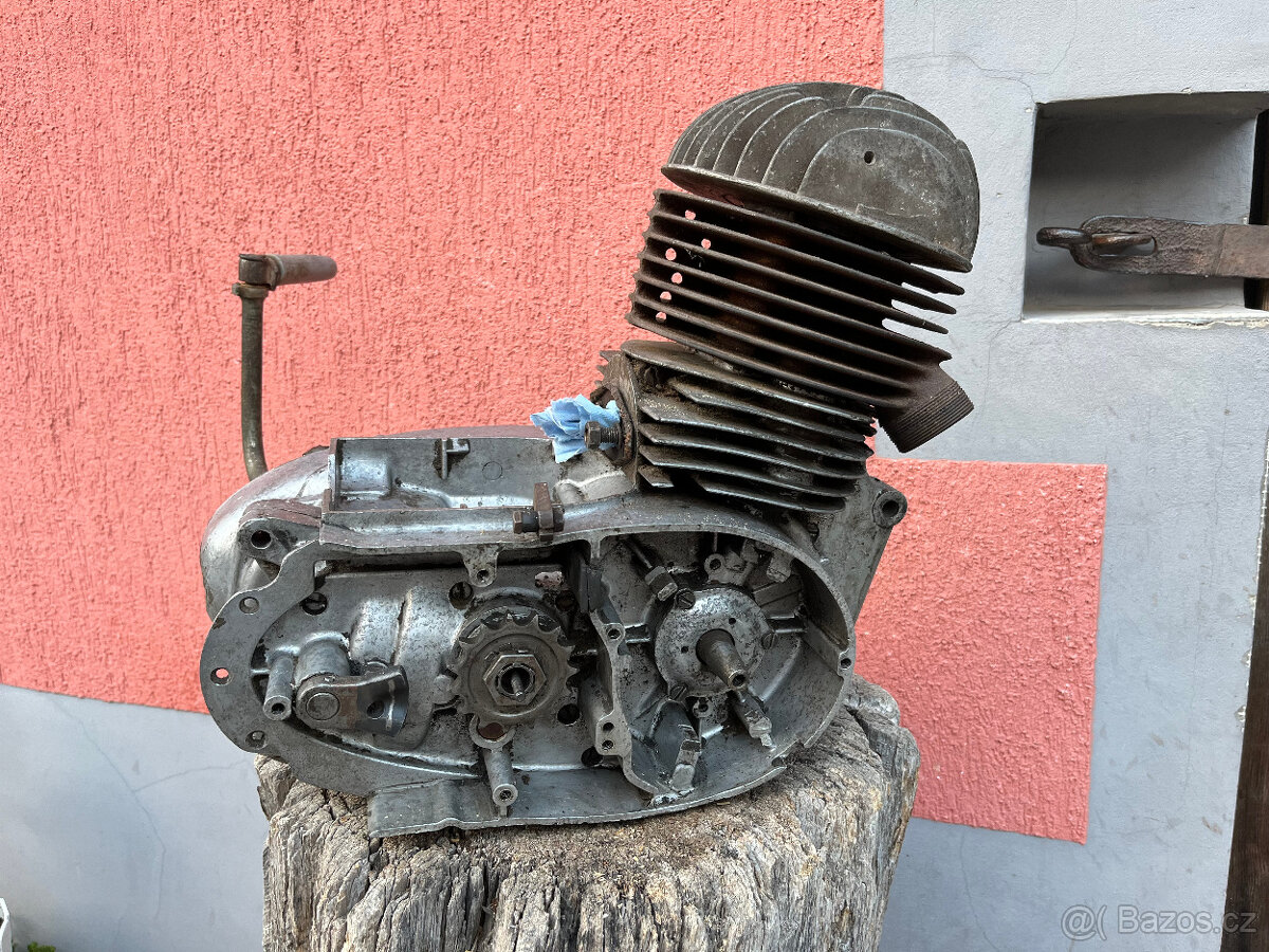 motor ČZ 175 - prase - 2