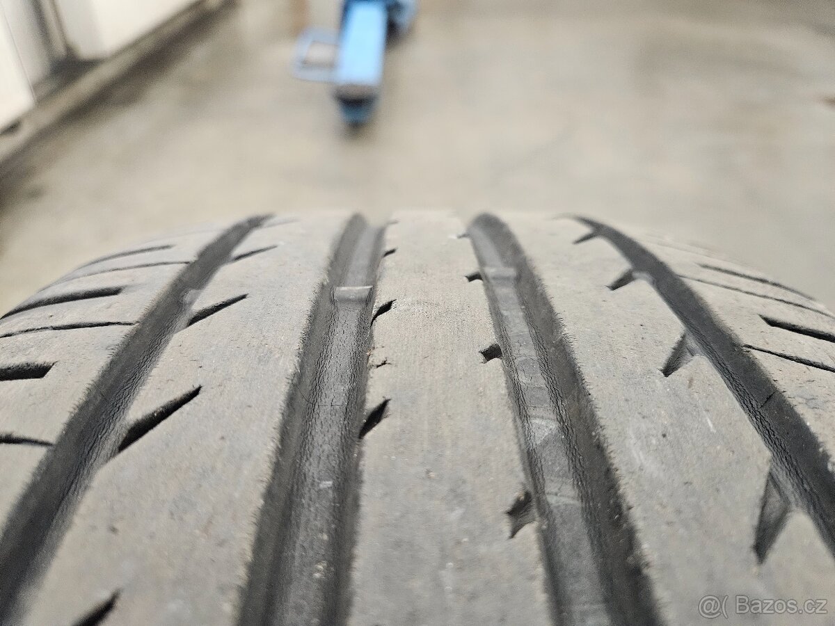 Toyo 215/50r18 92v - 2