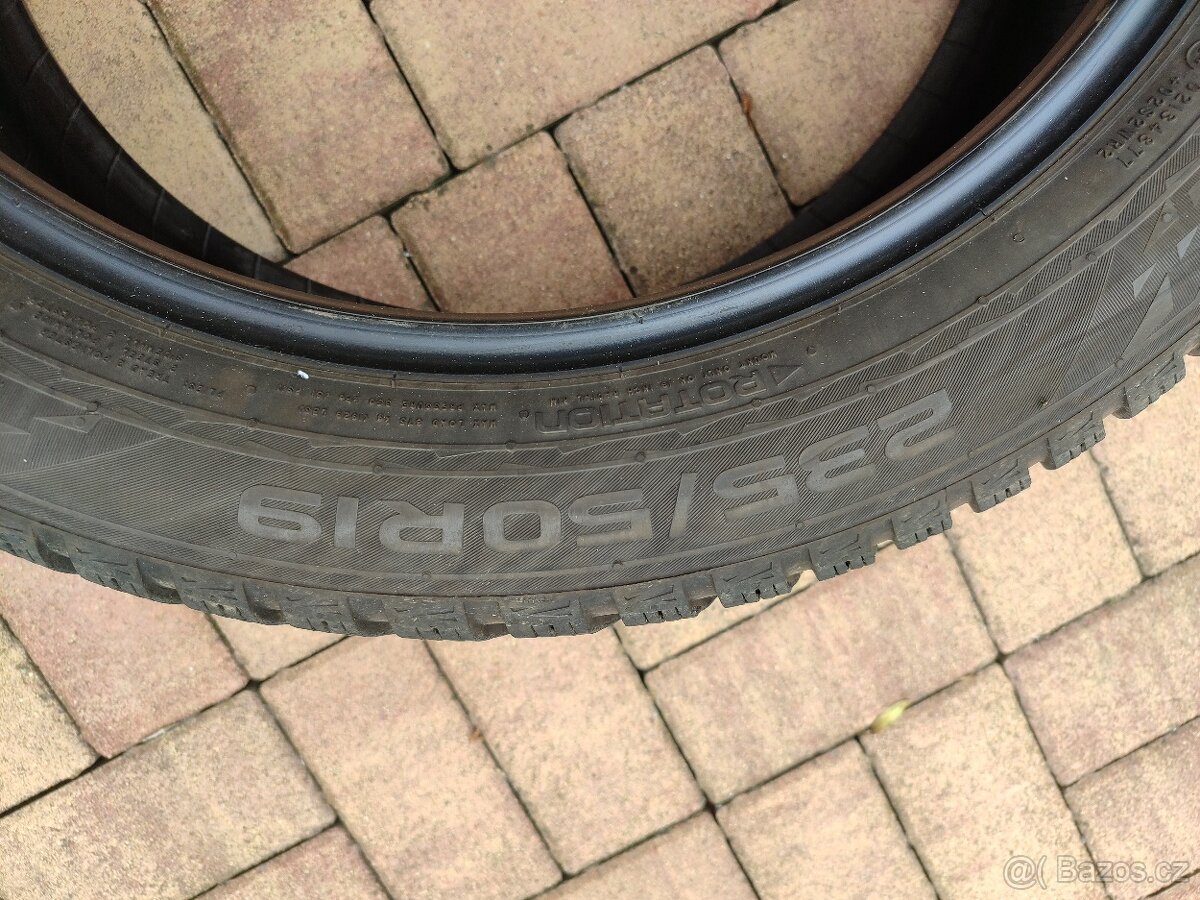 235/50R19 - 2