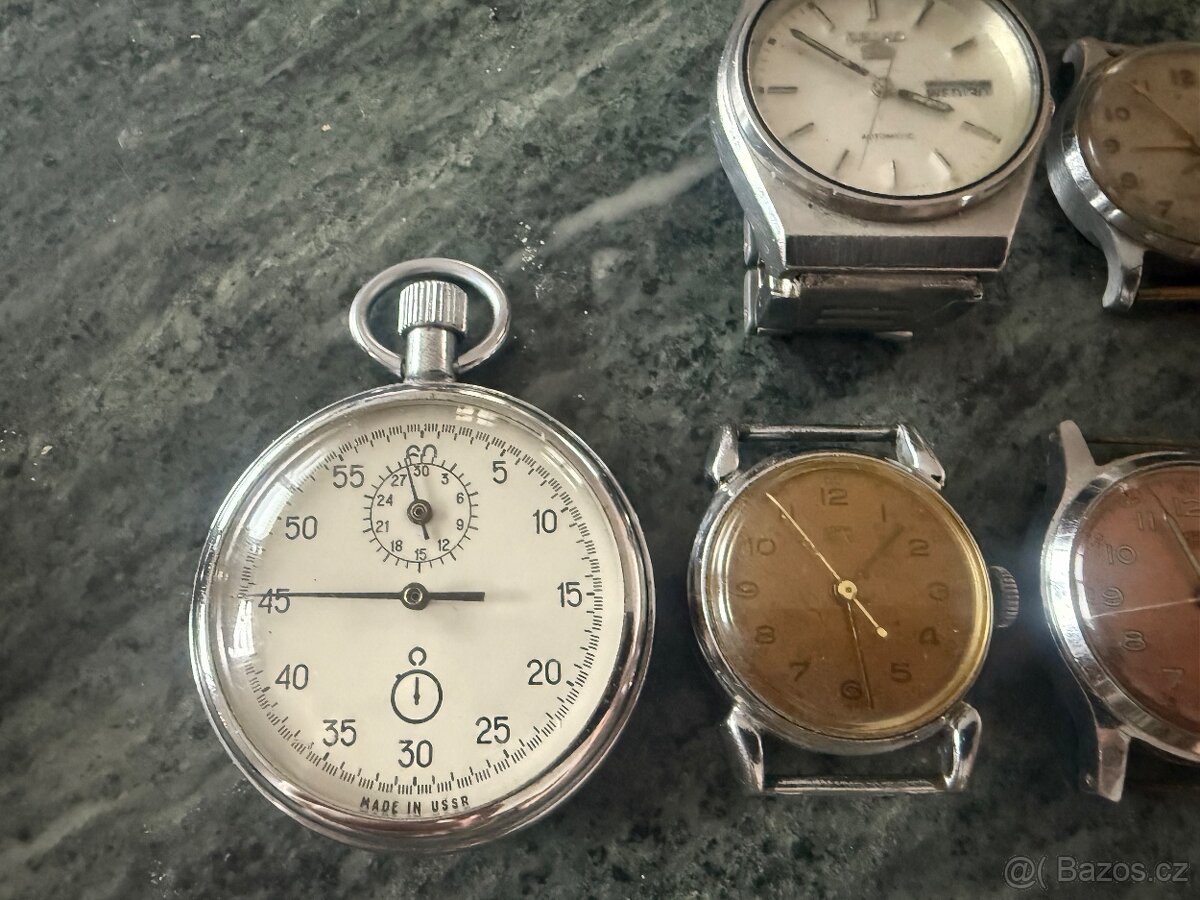 Konvolut starých hodinek . - 2