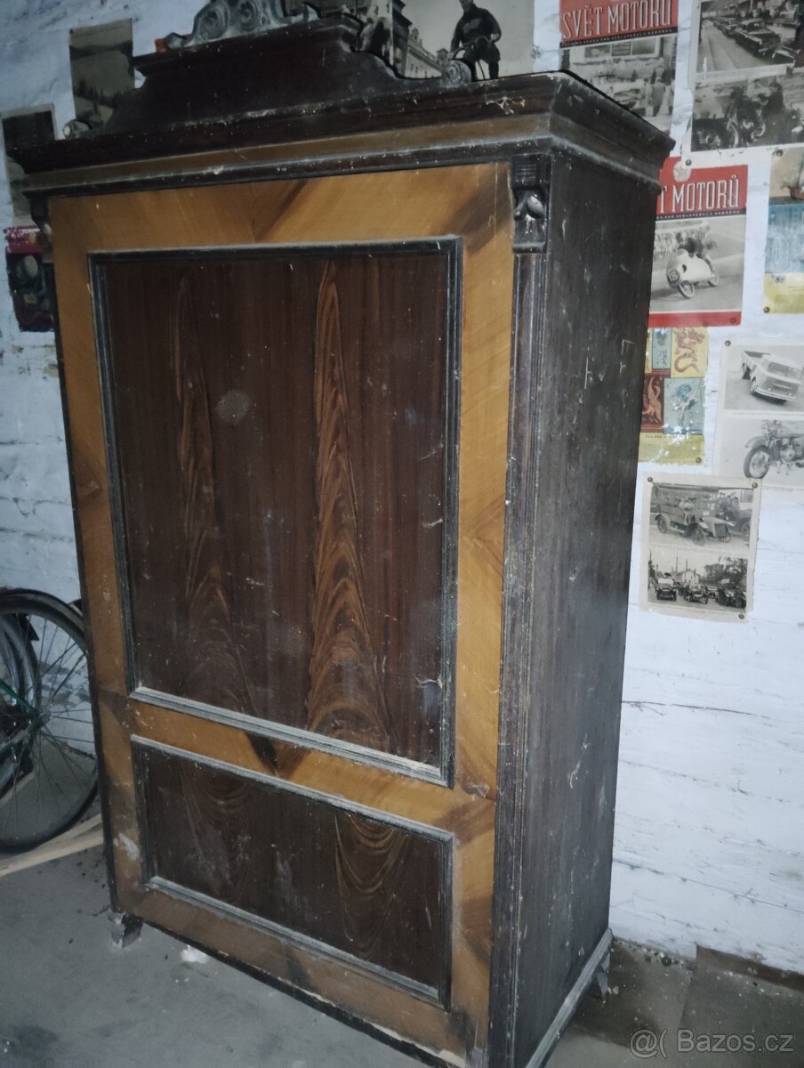 Starožitná skříň - 2