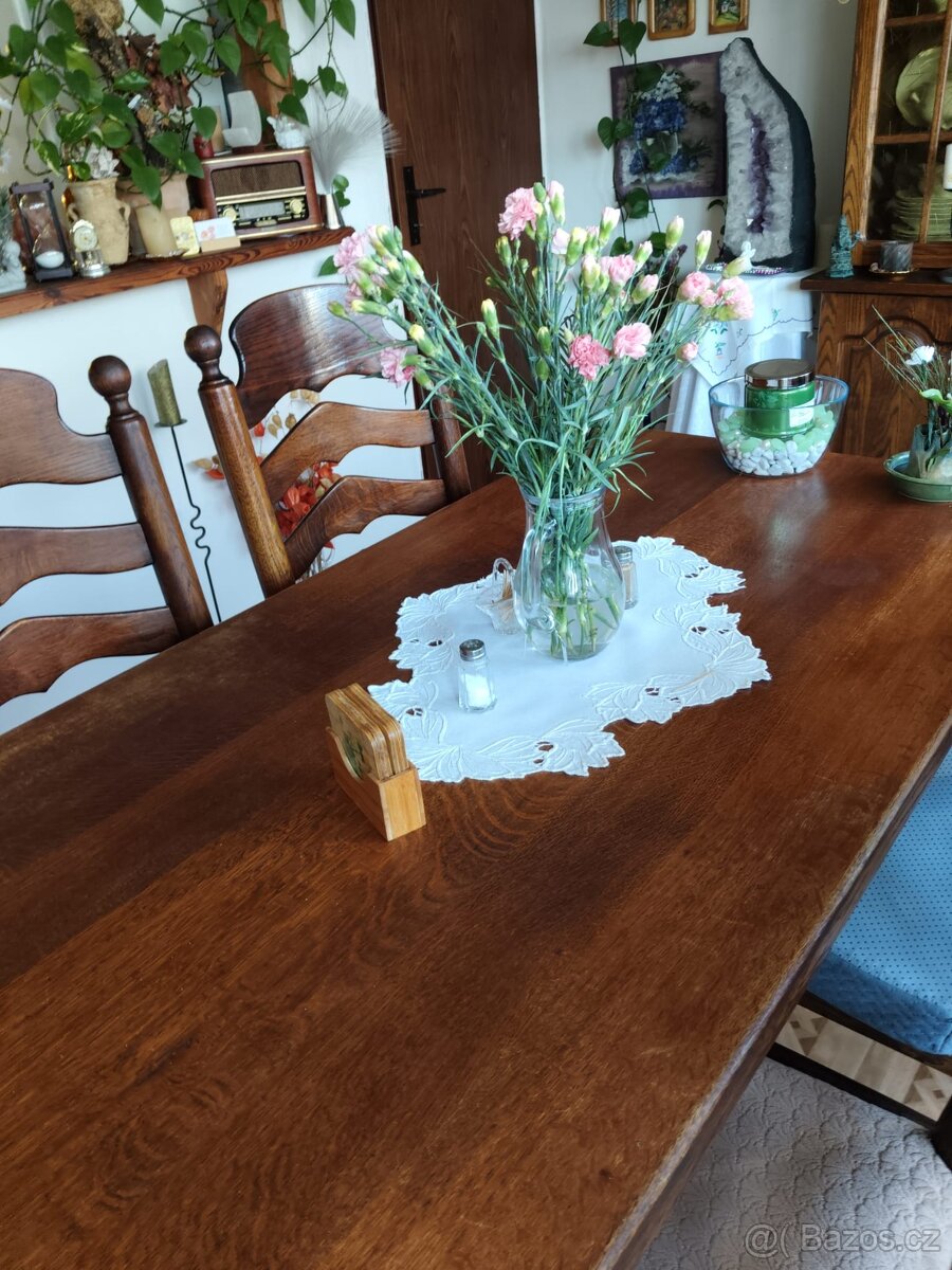 Jídelní stůl a židle - 2