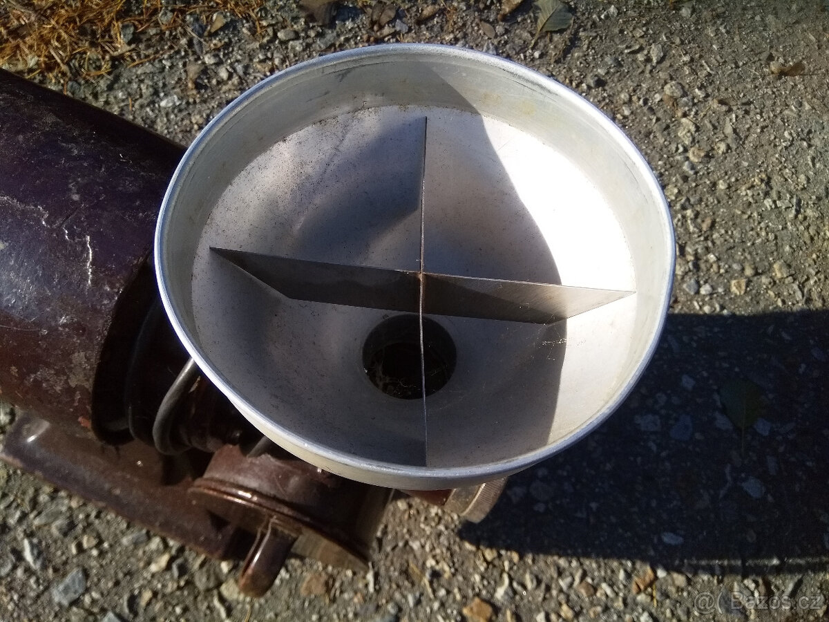 Mlýnek na kávu, býval v obchodech s potravinami, funkční - 2