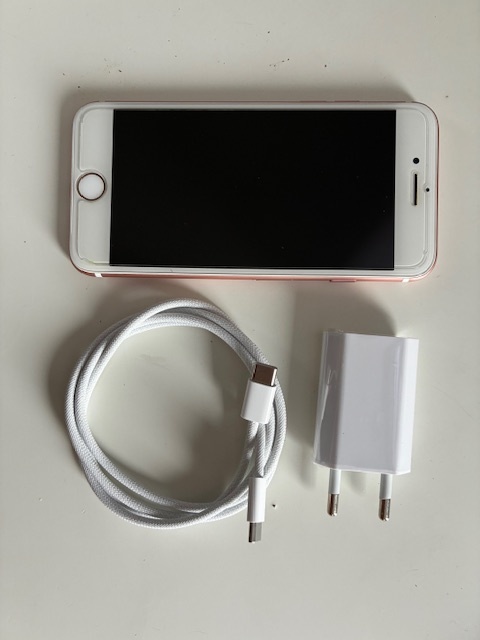 Apple iPhone 7 32GB Rose Gold perfektní stav - 2