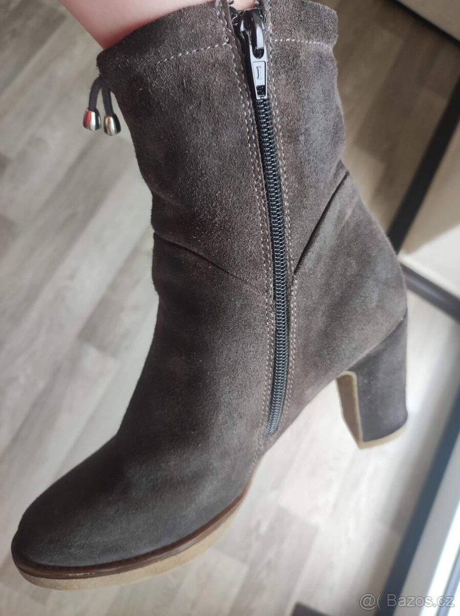 Krásné dámské kožené kozačky - 2