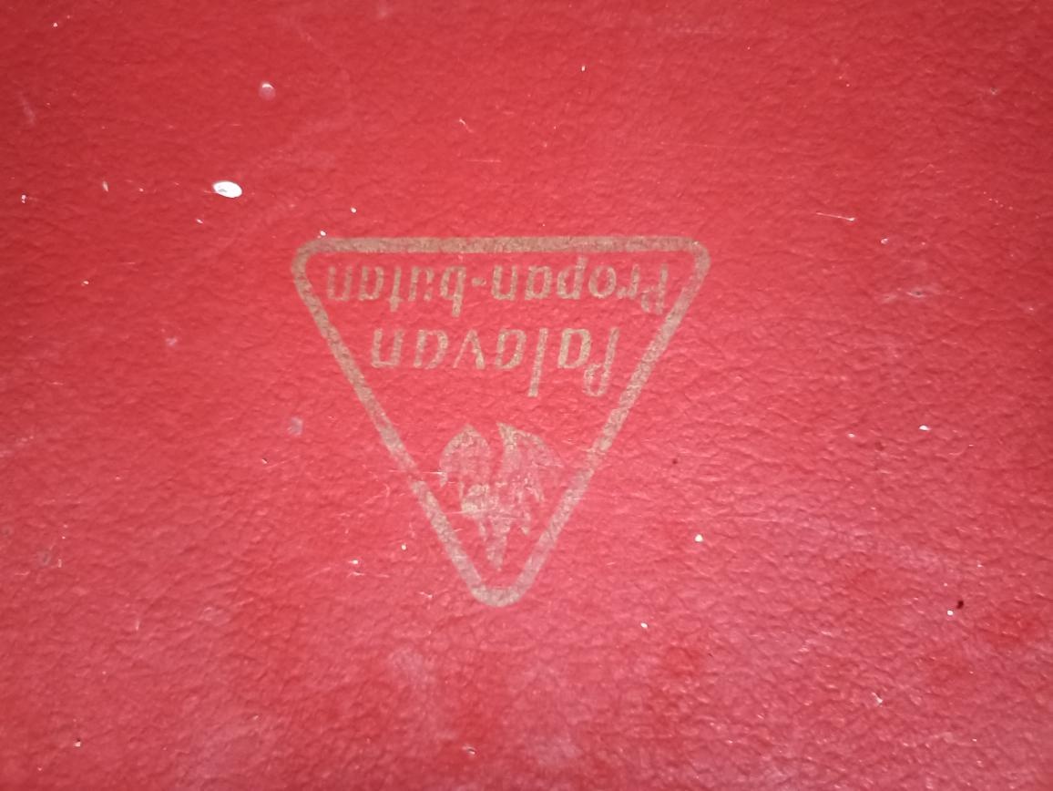 Starý kufr- bedna s klíčem - 2