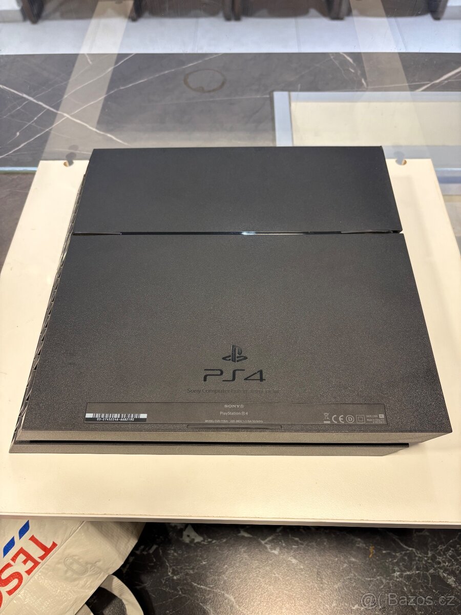 PlayStation 4 (500 GB) + originální černý ovladač - 2