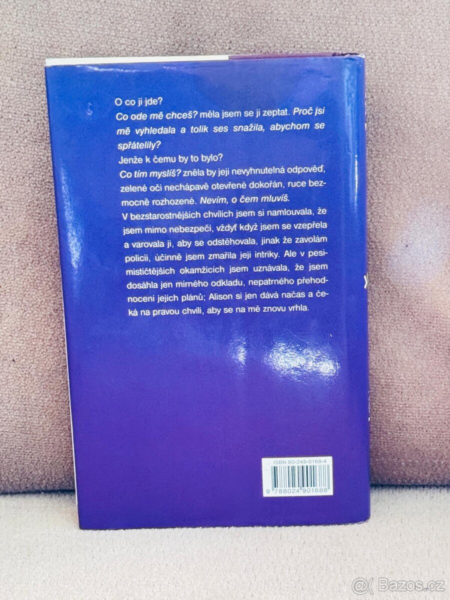 Šepoty a lži (Joy Fieldingová) - 2