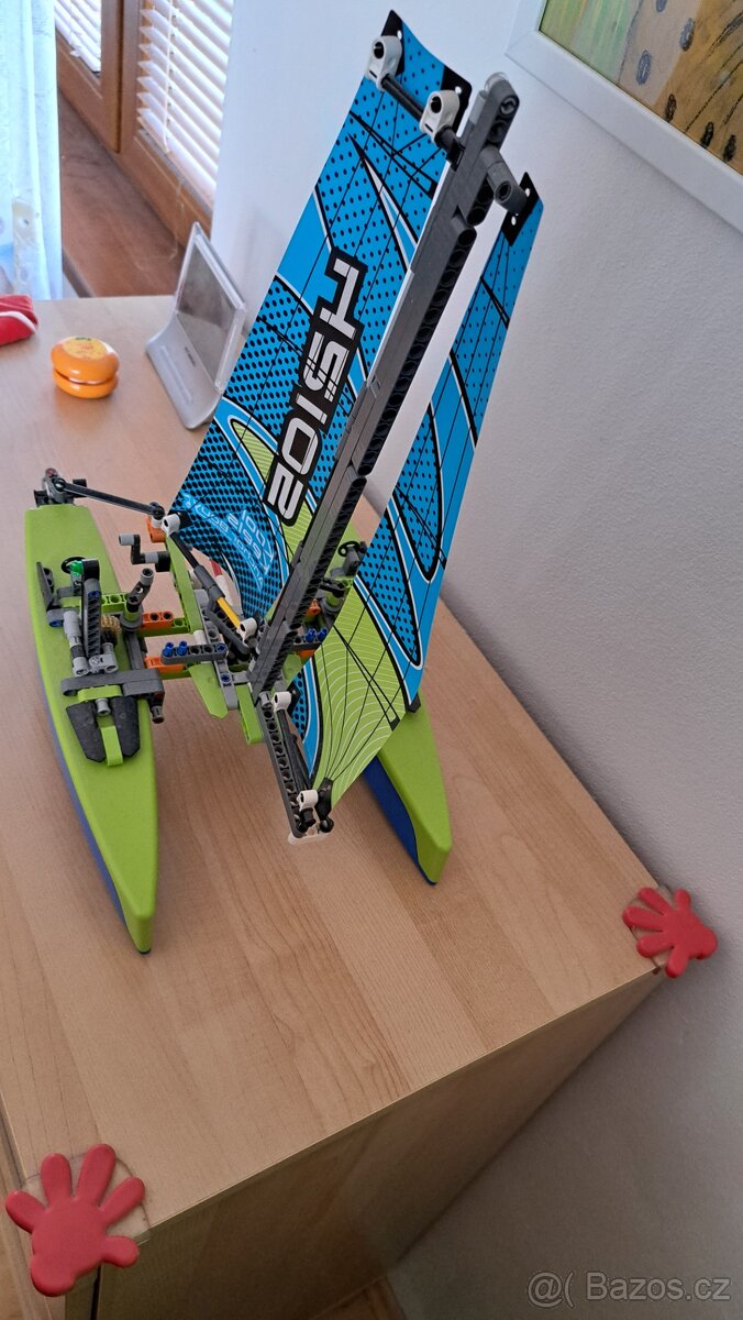 LEGO Technic 42105 Katamarán - 2