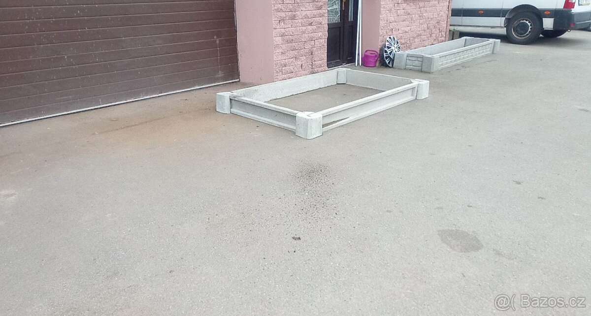Vyvýšený betonový záhon - 2