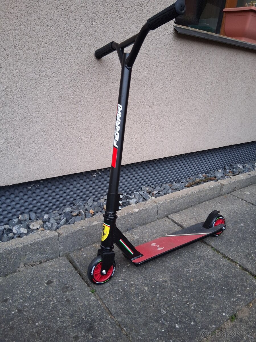 Freestyle koloběžka Ferrari - 2