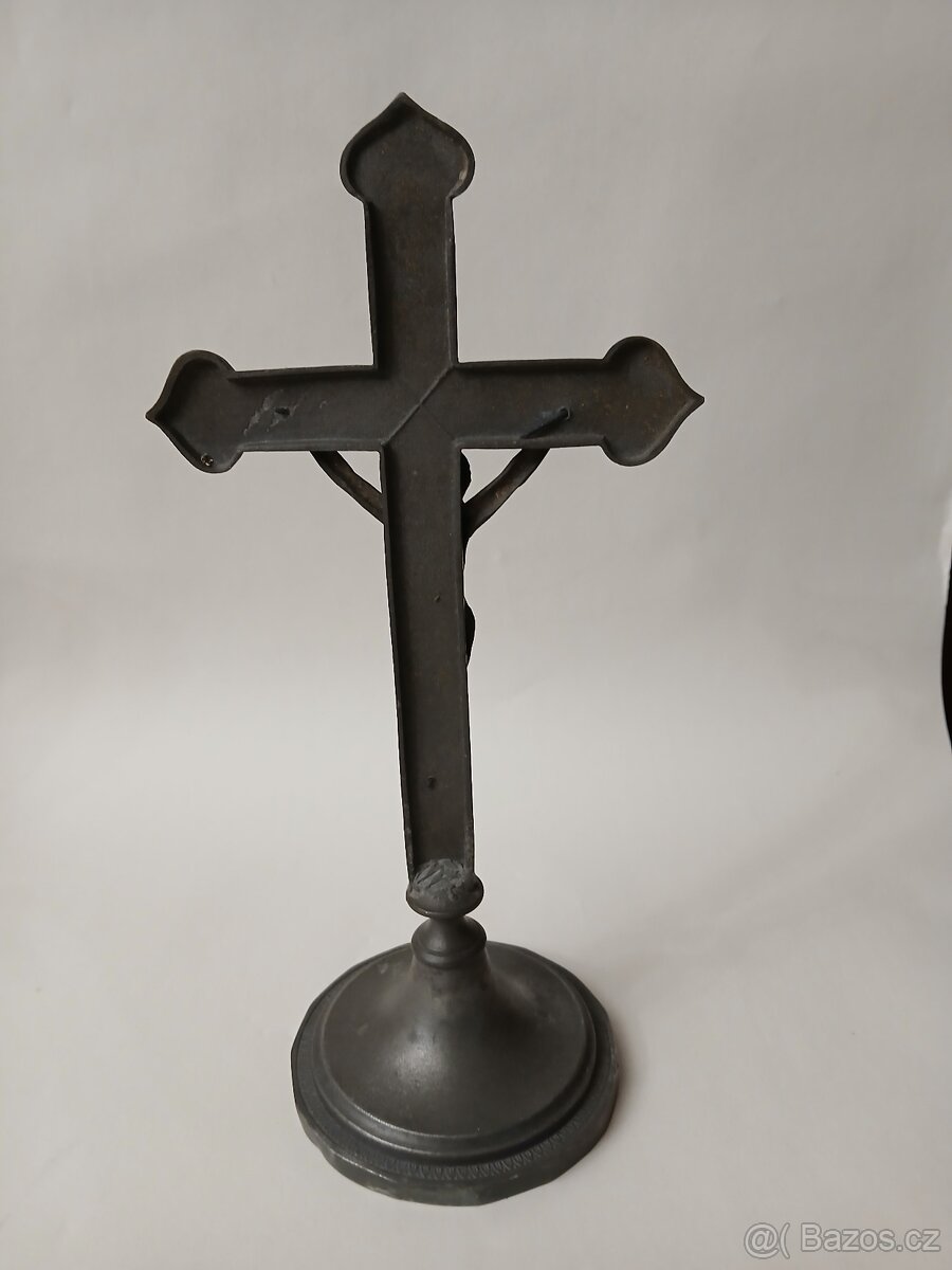 Kovový latinský kříž - 2