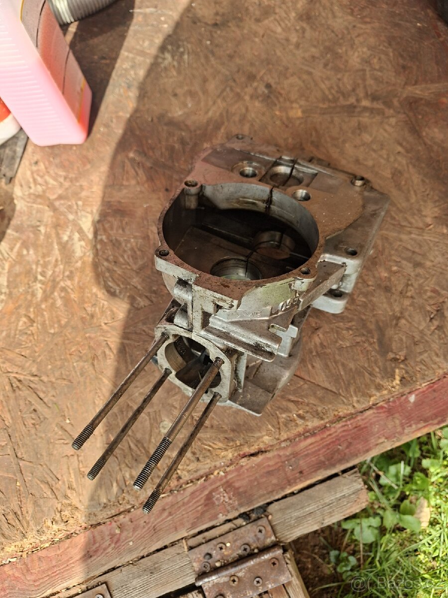 Manet Korádo ":::;;: - 2