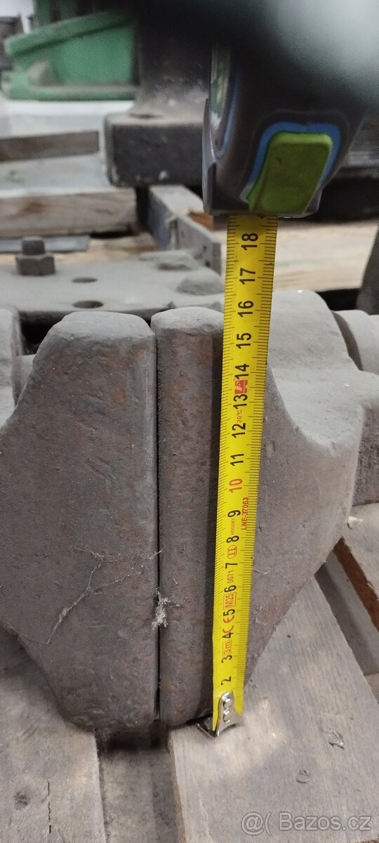 Kovářský svěrák velký - 2