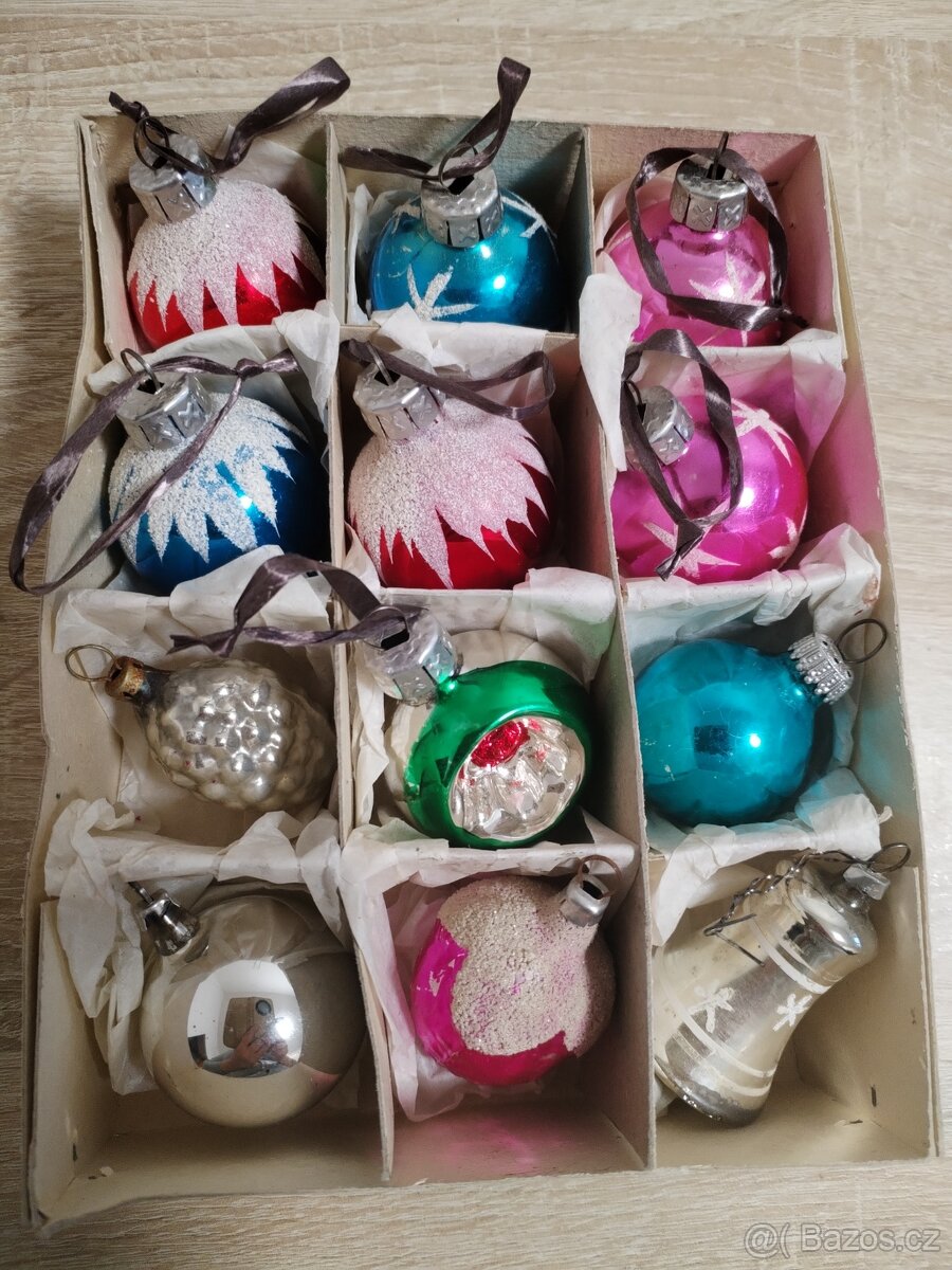 Ozdoby na stromeček staré. M - 2