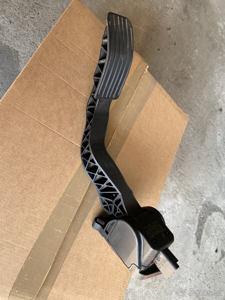 Peugeot 307 plynový pedál-originál - 2