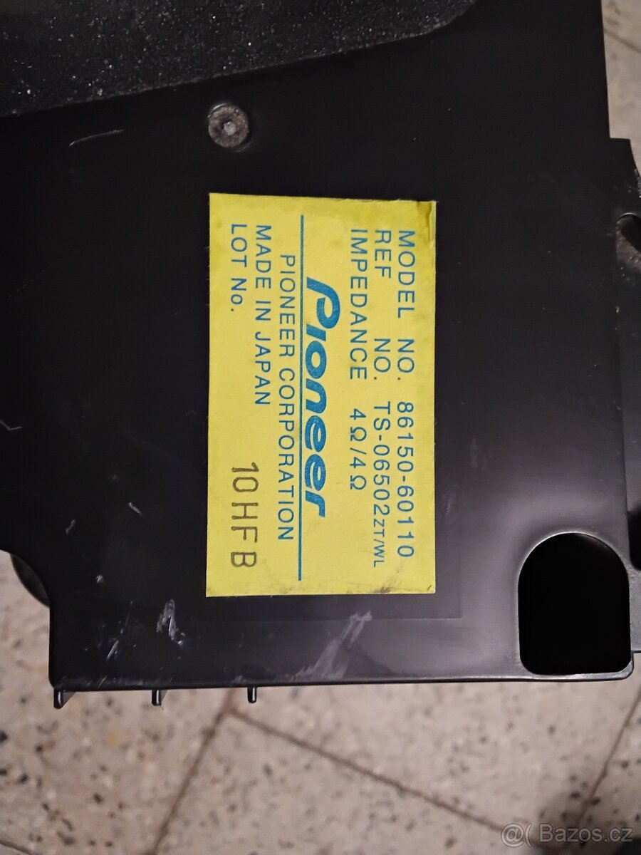 Toyota LC120 subwoofer - 2