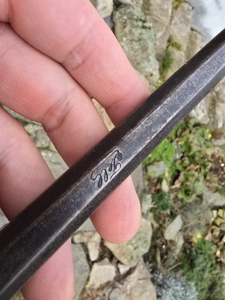 KRÁSNÁ VZÁCNÁ STARÁ VZDUCHOVKA TELL - 2