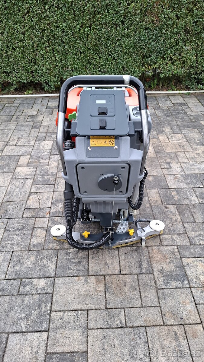 Podlahový mycí stroj Hako Scrubaster B45 - 2