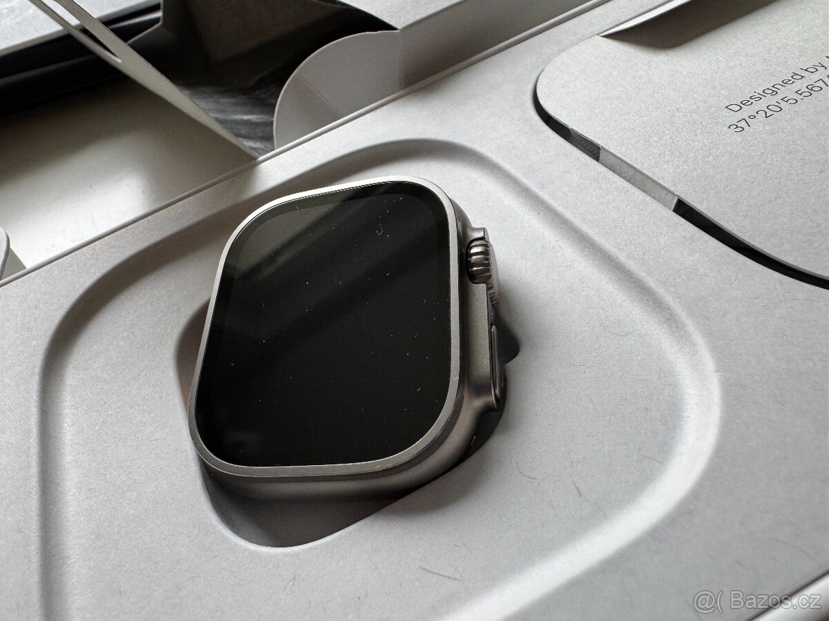 Apple Watch Ultra GPS, 49mm + Cellular Titan s černým opaske - 2