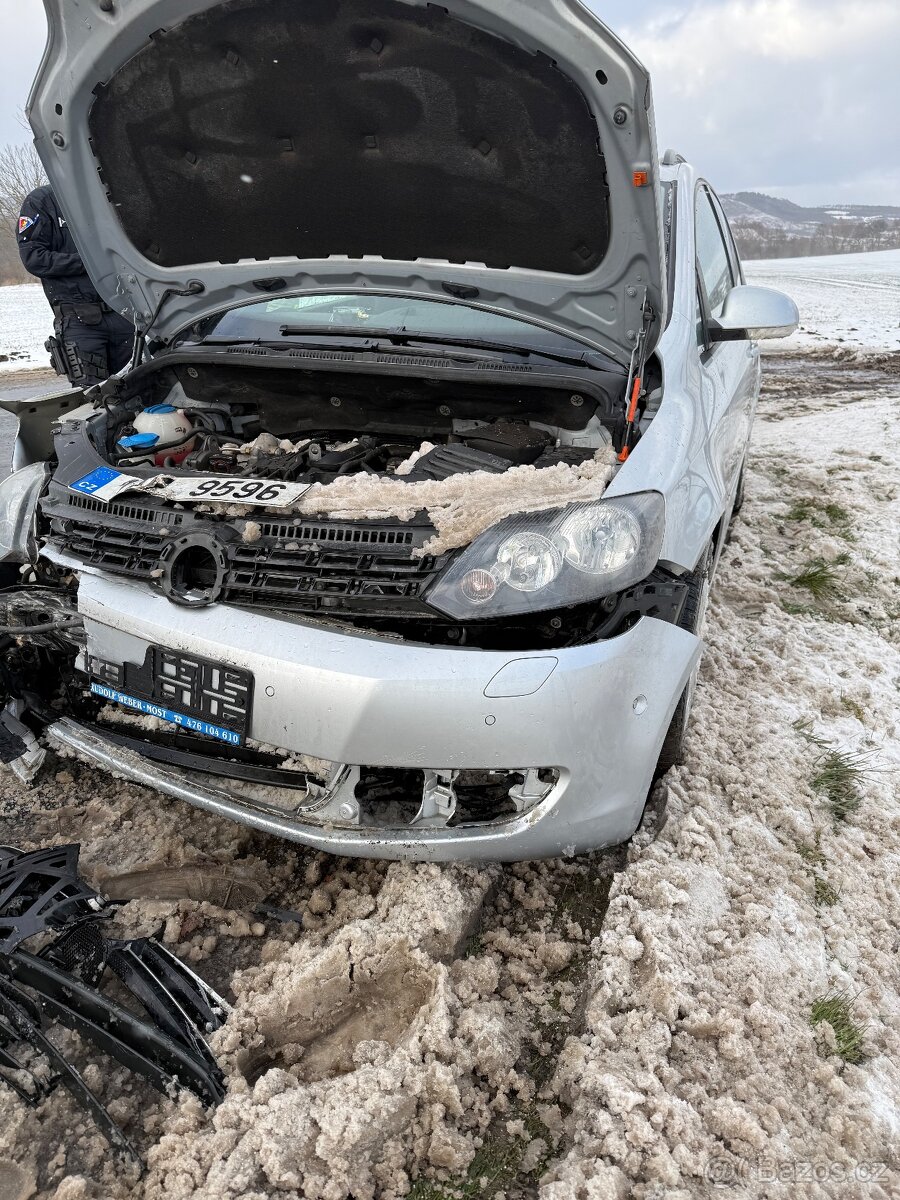 Golf 6 plus 2010 1.2 tsi bouraný na předek - 2