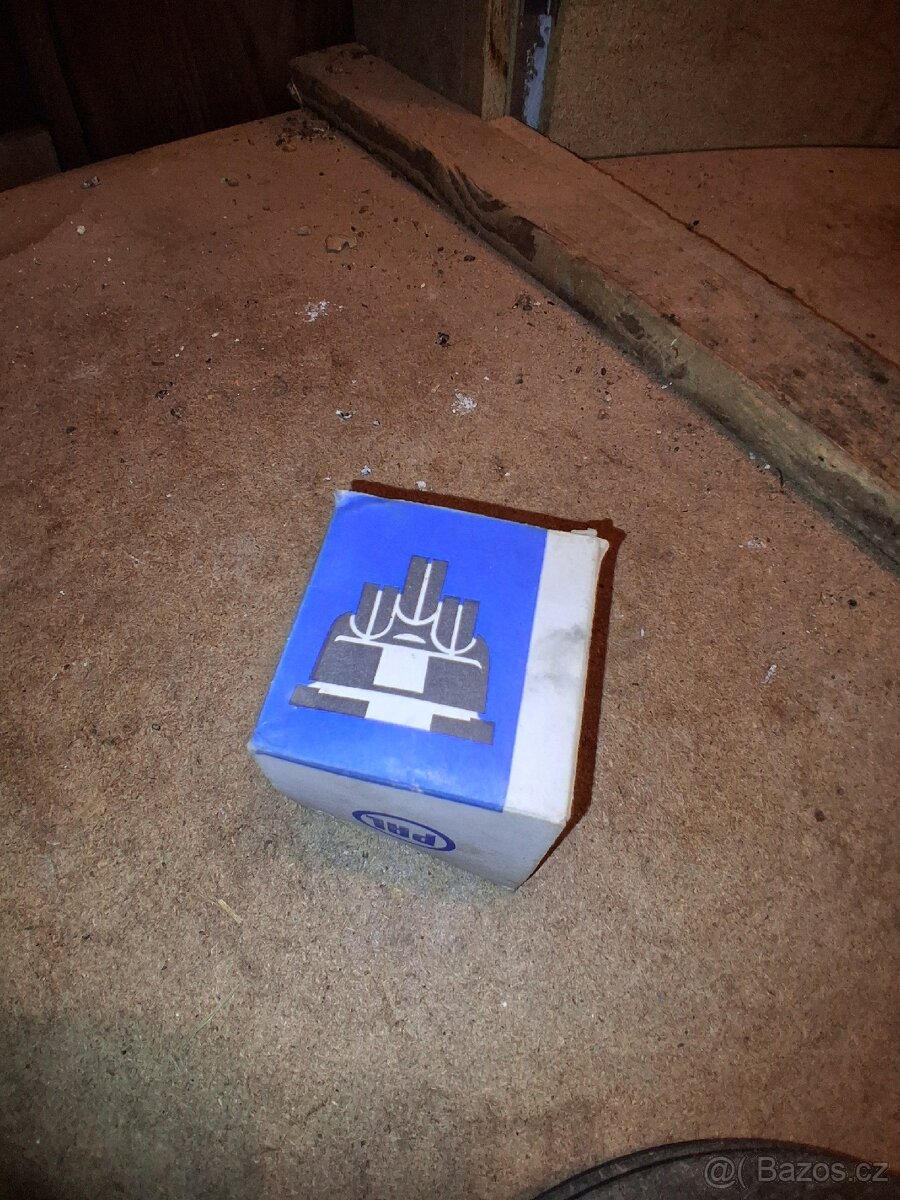 Víčko rozdělovače škoda 120 - 2