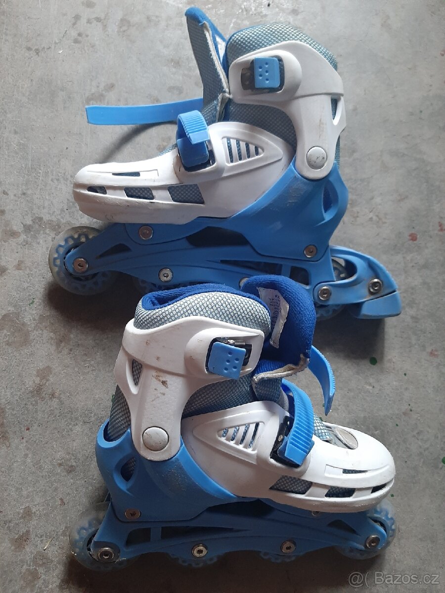 Kolečkové brusle vel. 32-35 s chrániči - 2