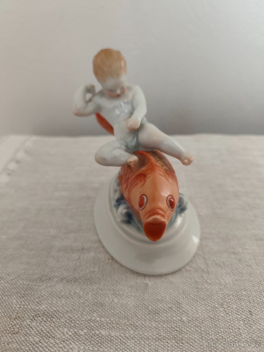 Herend chlapec na rybe porcelánová soška - 2