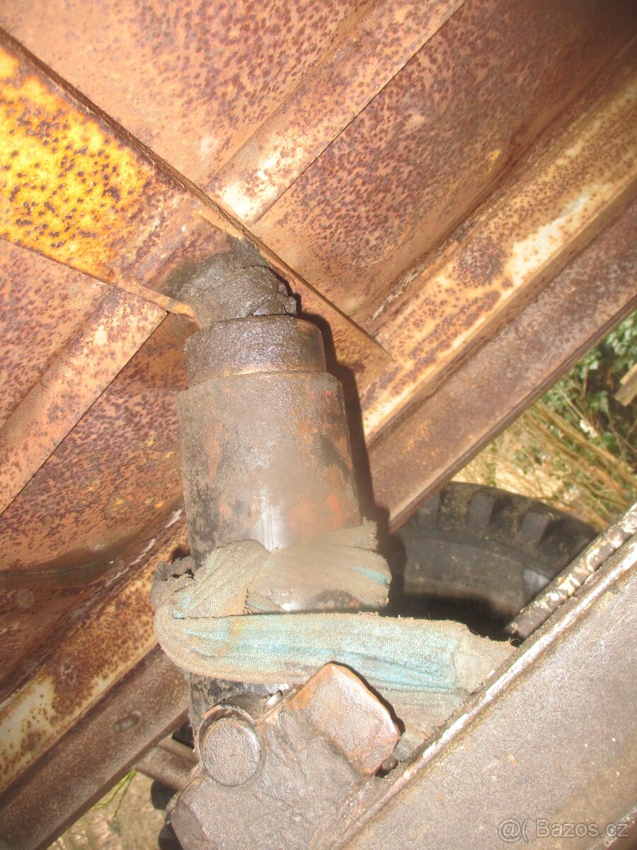 sklápěcí kára za traktor - 2