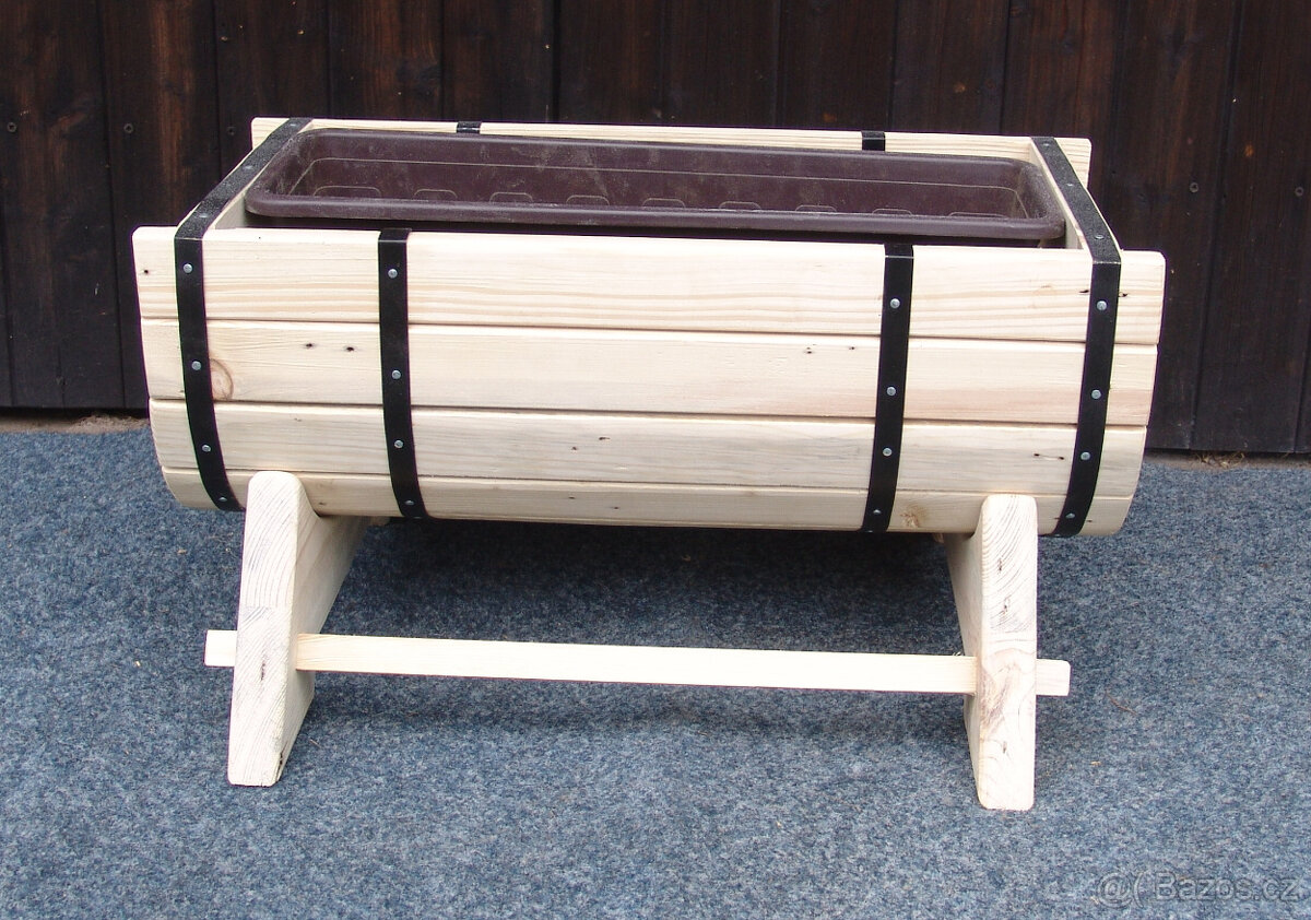 Dřevěný truhlík - soudek - 2