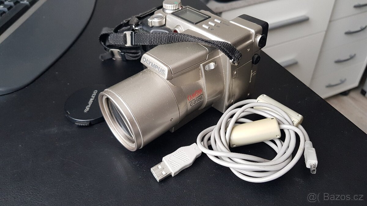 Olympus Camedia C-2100 Ultra Zoom - 2