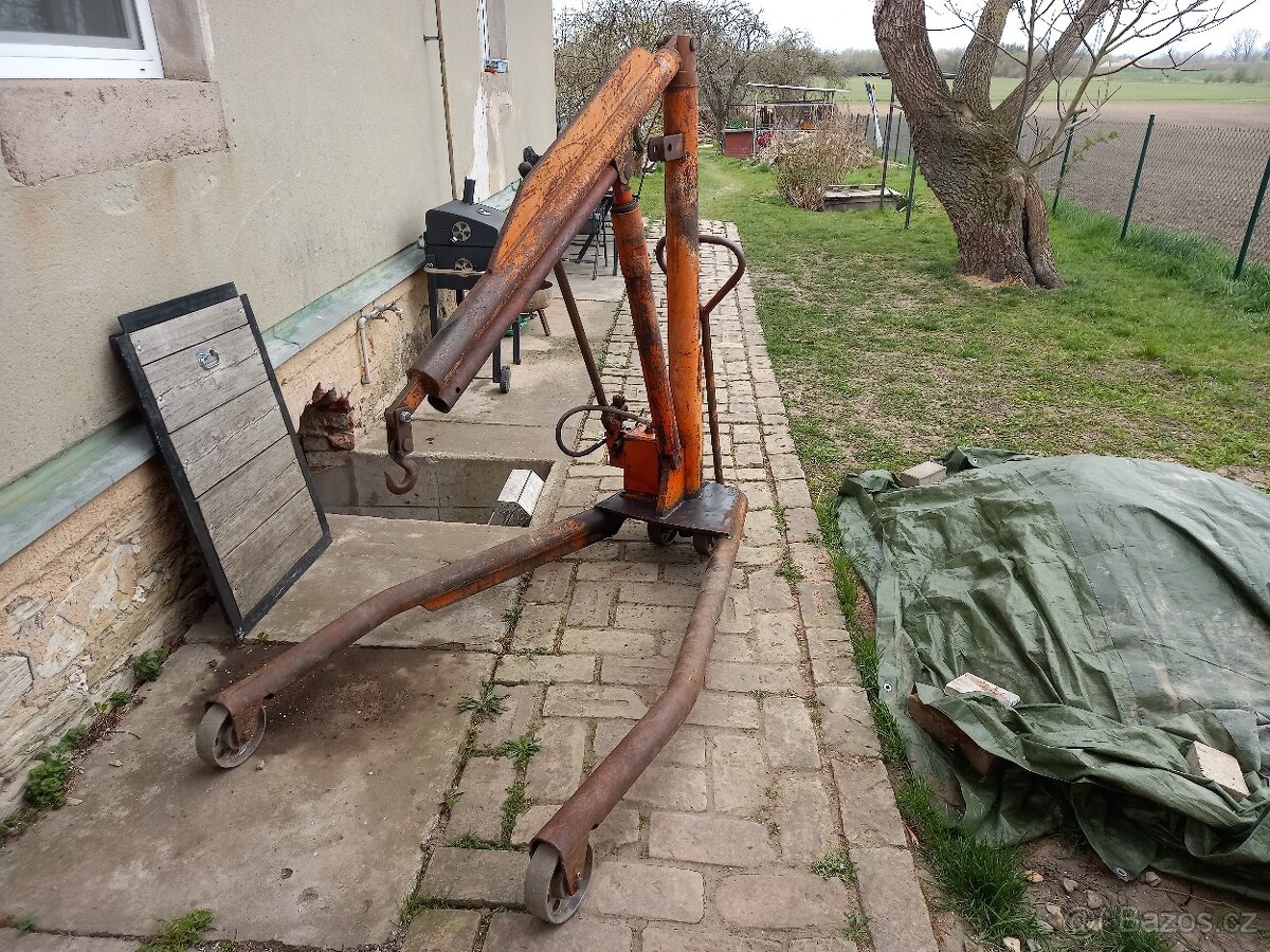 Dílenský jeřáb, zvedák, žirafa - 2