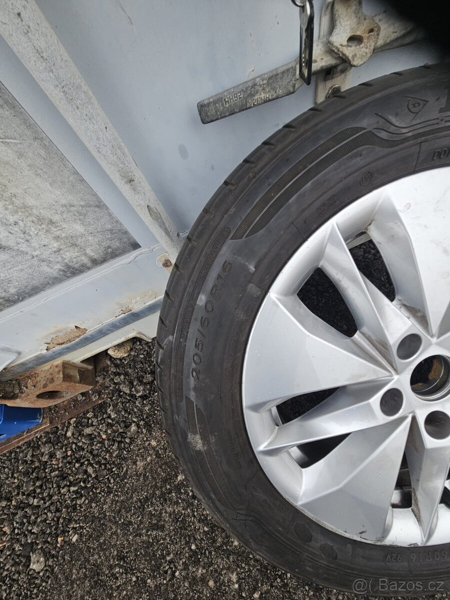 Hliníkový disk s pneumatikou ŠKODA - 2