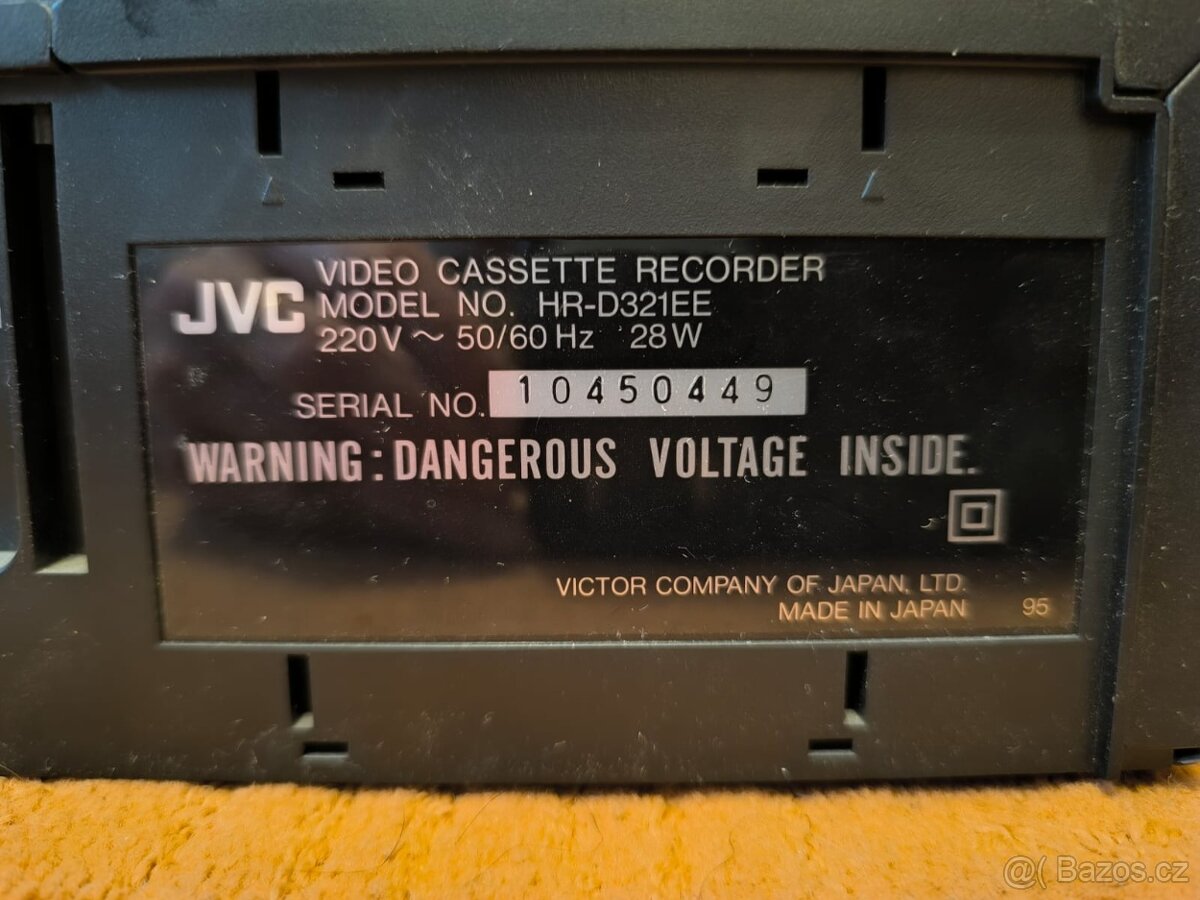 Starý videorekorder JVC - 2