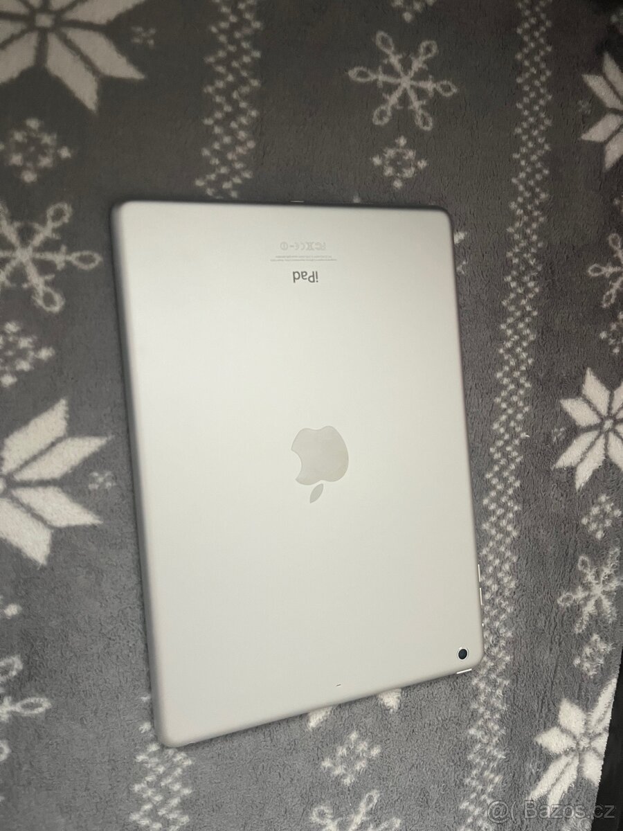 iPad Air 128GB, 10” model A1475 - 2