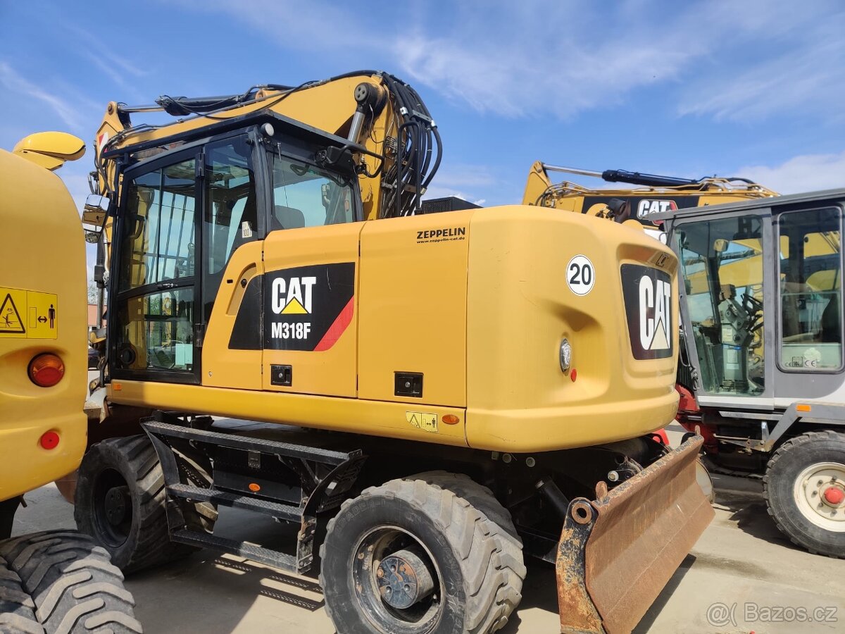 Kolový bagr CAT 318 F - 2
