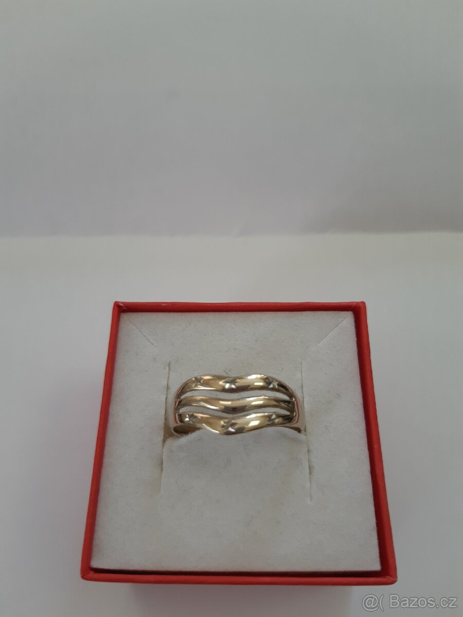 Zlatý prsten s vyrytými hvězdičkami, bílé zlato - 2