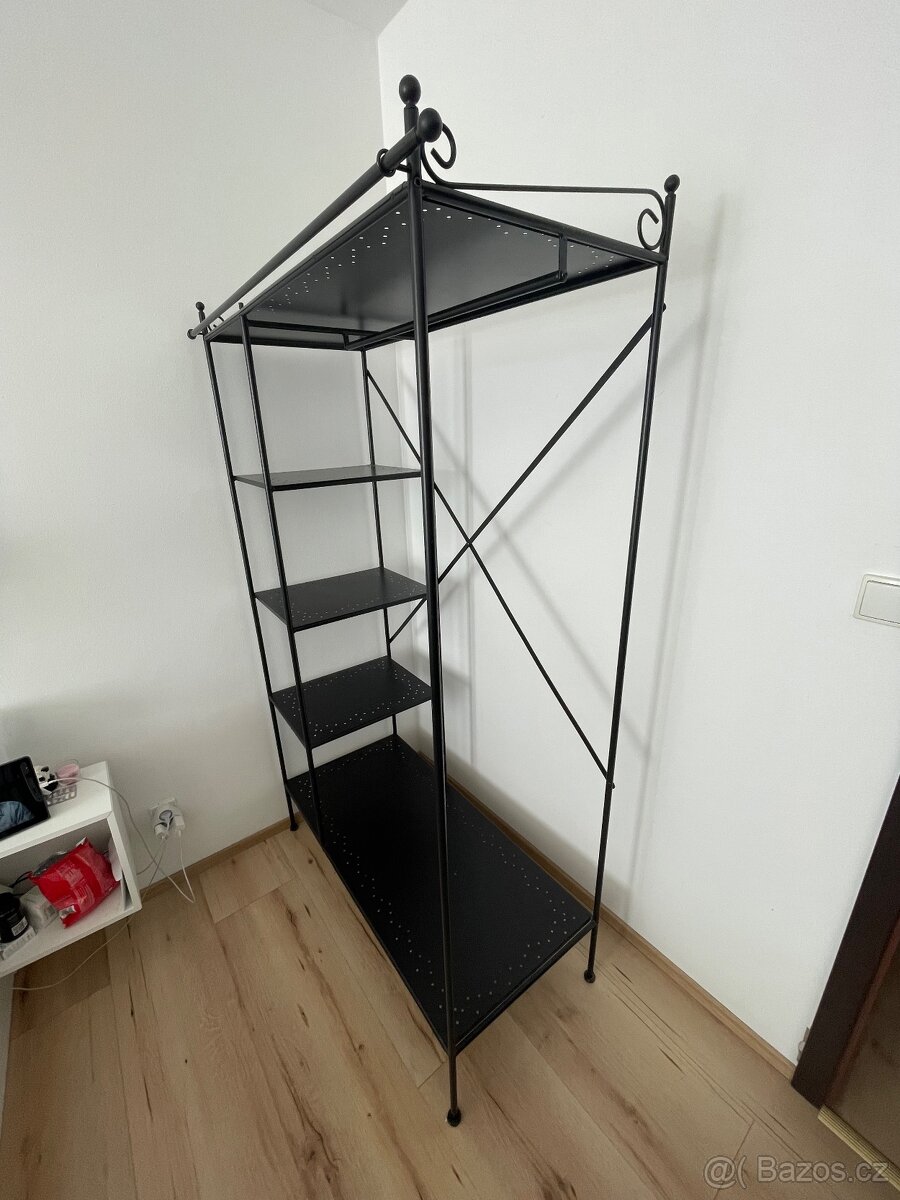 Otevřená skříň - 2