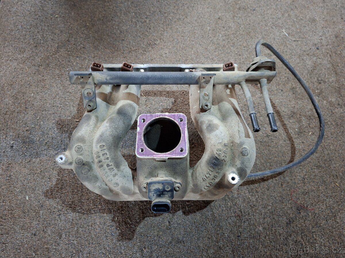 Sání včetně palivové lišty Škoda Felicia 1.3mpi - 2