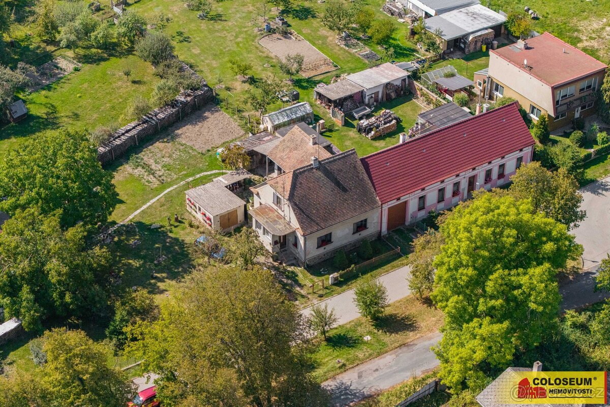 Šumná, RD 3+1, 150 m², zahrada, hospodářská budova, garáž – - 2