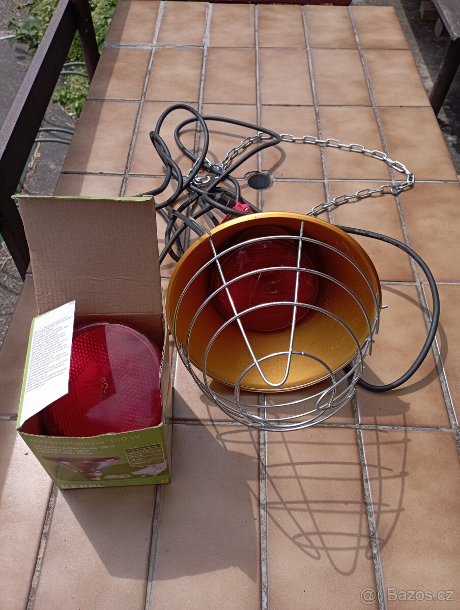 Prodám dva bazénky, infralampu, infražárovku, umělé podkladk - 2