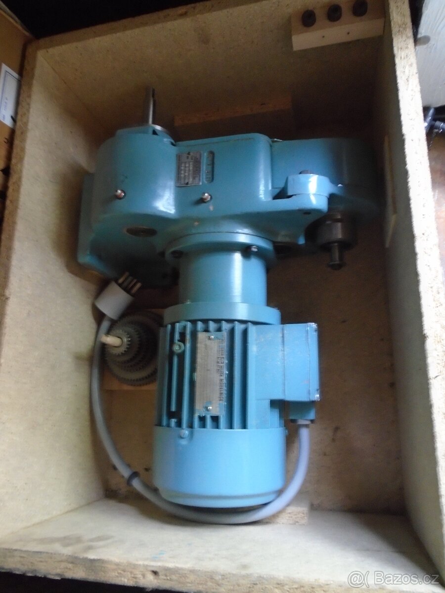 Elektromotor s převodovkou - 2