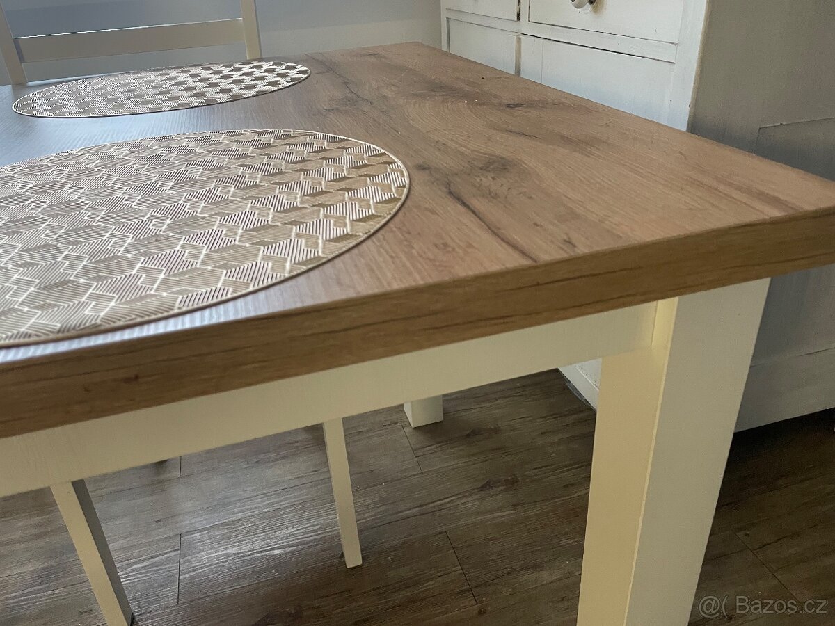 Jídelní stůl - 2